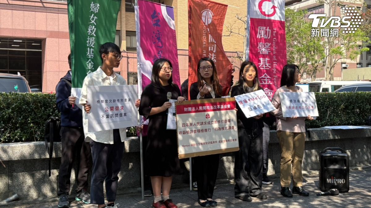 民間司改會上午遞交評鑑。（圖／潘千詩攝）