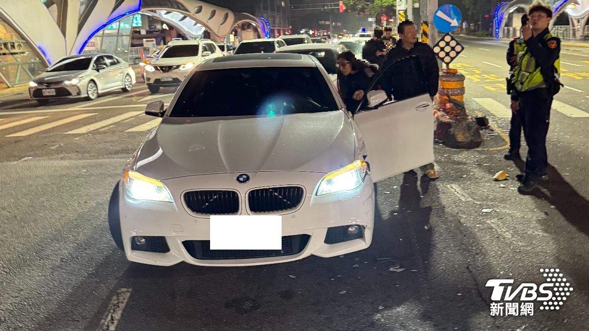 三車皆有毀損，所幸無造成人員傷亡。（圖／TVBS）