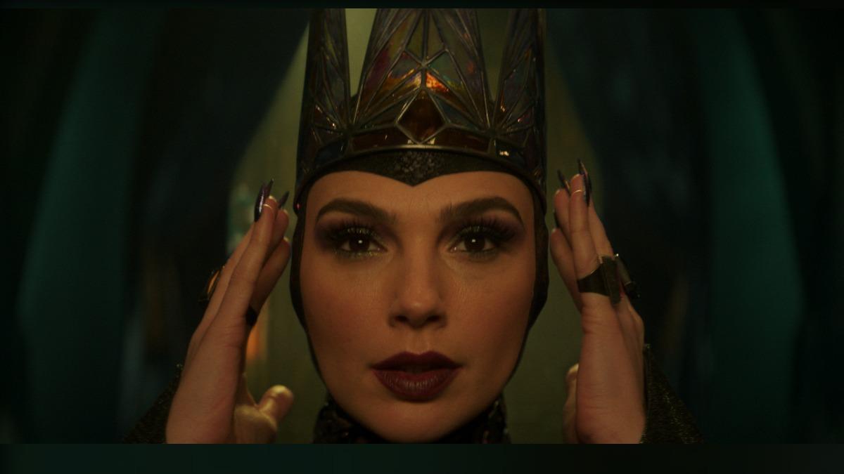 「神力女超人」蓋兒加朵在真人版《白雪公主》演出美麗壞皇后。（圖／迪士尼提供）