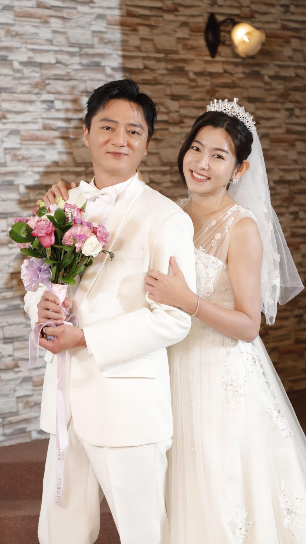 藍葦華（左）、米可白劇中終於修成正果。（圖／民視提供）