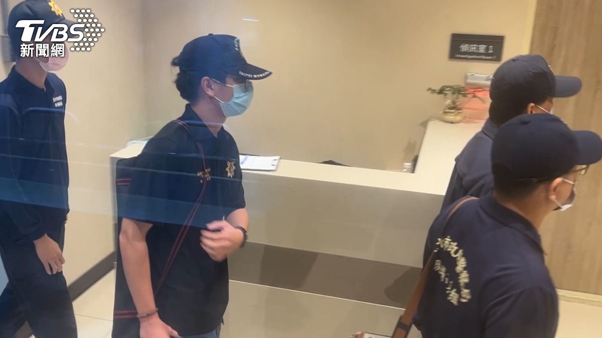 檢警今天解剖發現致命傷在頸部與背部總共7刀。（圖／張貴翔攝）