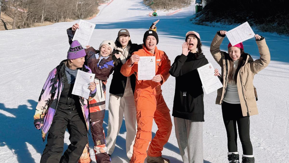 巫苡萱與演藝圈友人一起考取日本SIA國際認證考試。（圖／時代創藝提供）