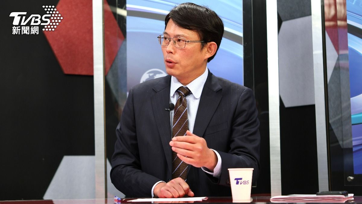 黃國昌昨（11）日接受TVBS新聞網節目《政治一點明》主持人樊啓明專訪。（圖／潘建樺攝）