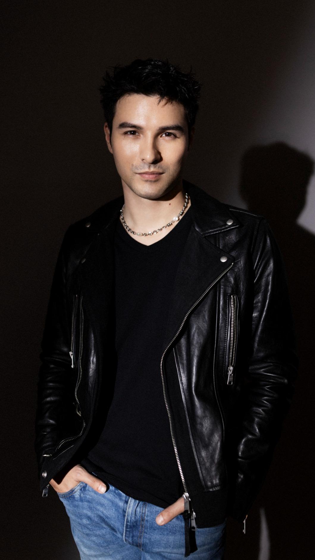 鳳小岳確定以正式的全新團名「鳳小岳&壓克力柿子」陣容登場。（圖／笨道策展有限公司提供）