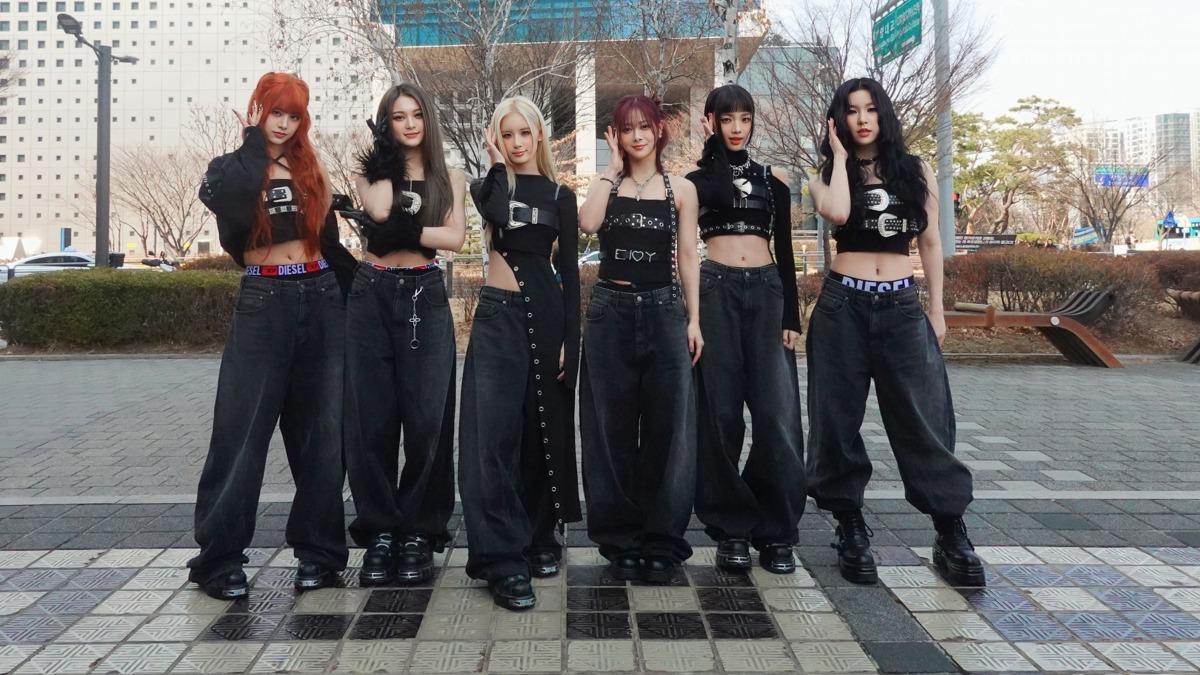 幻藍小熊登SBS電視台的《THE SHOW》打歌舞台。（圖／天空娛樂提供）