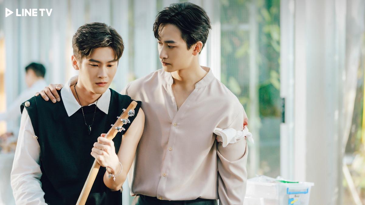 張家陞（左）被騙去找吉他，因此錯過期待已久的音樂祭表演。（圖／LINE TV提供）