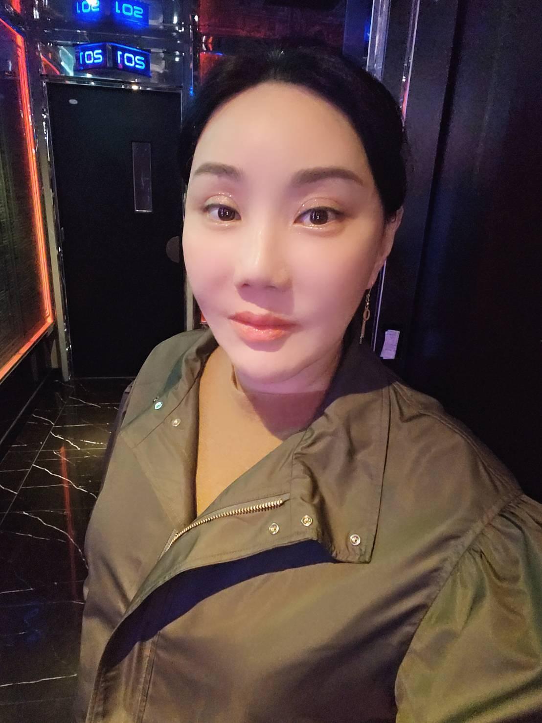 命理師沈嶸。（圖／翻攝自沈嶸臉書）