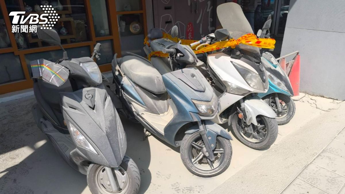 郭男潑汽油縱火燒車。（圖／TVBS）