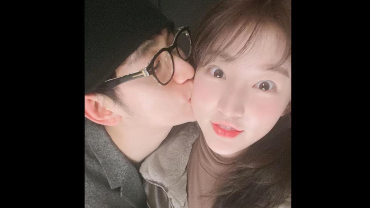 金秀賢頻頻爆出跟金賽綸的私密照。（圖／翻攝自橫豎研究所）