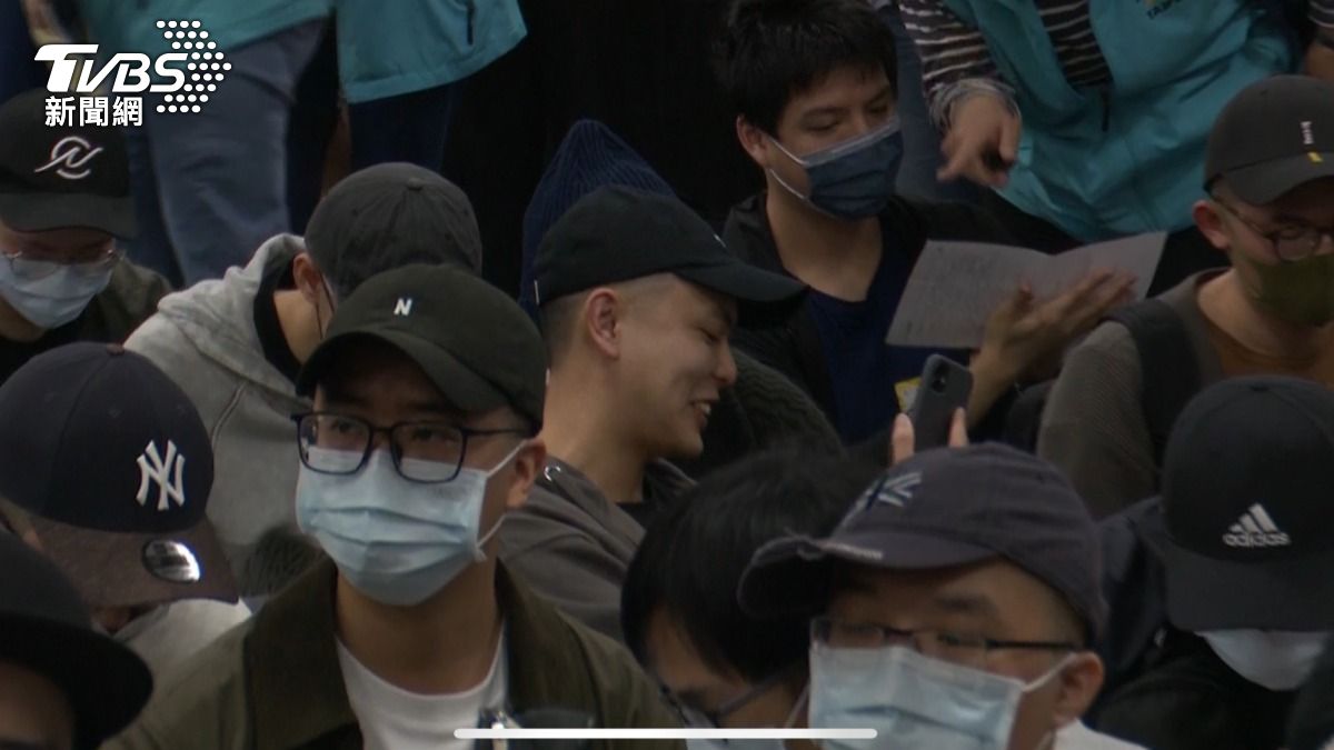 王大陸與前方同袍互動。（圖／黃城碩攝）