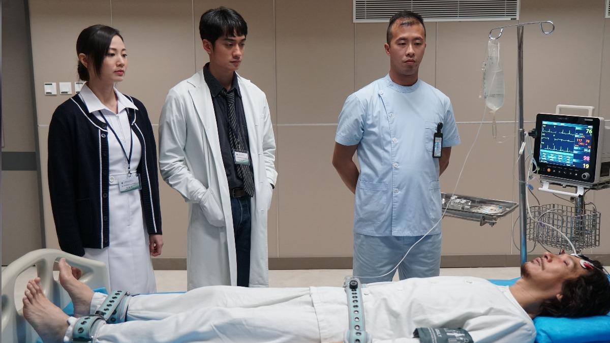 劉俊謙飾演張家輝的醫生。（圖／甲上娛樂提供）