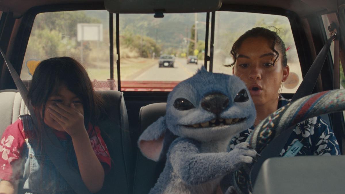 史迪奇與夏威夷小女孩成為莫逆之交。（圖／迪士尼提供）