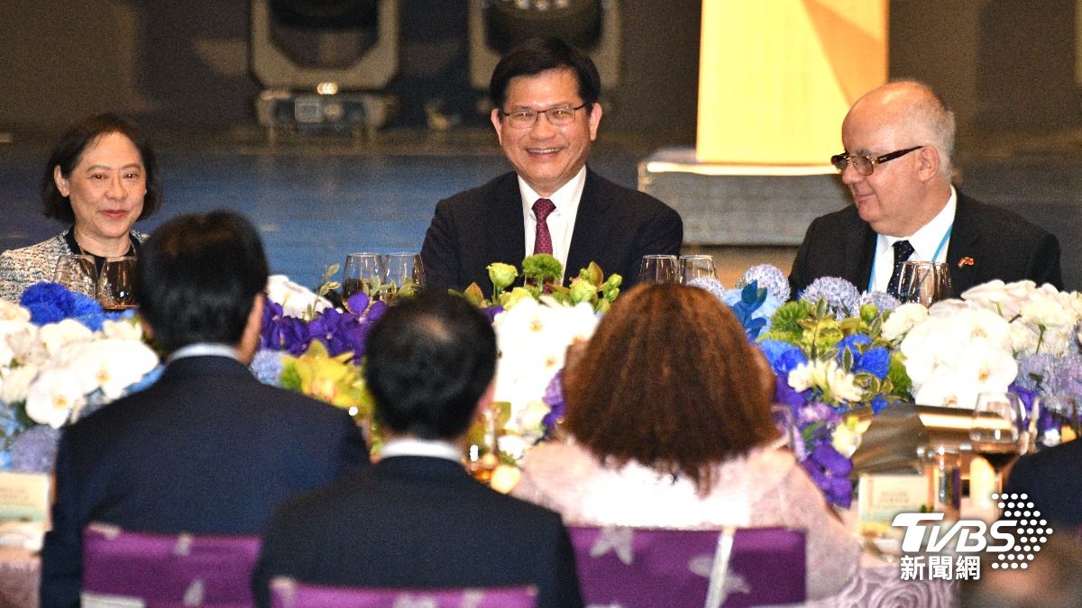 林佳龍攜妻子廖婉如（左）出席春宴。（圖／胡瑞麒攝）