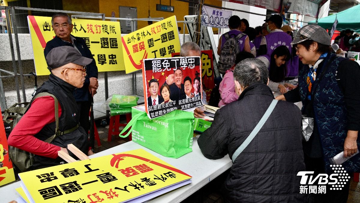 雲林罷團也到現場擺攤。（圖／胡瑞麒攝）