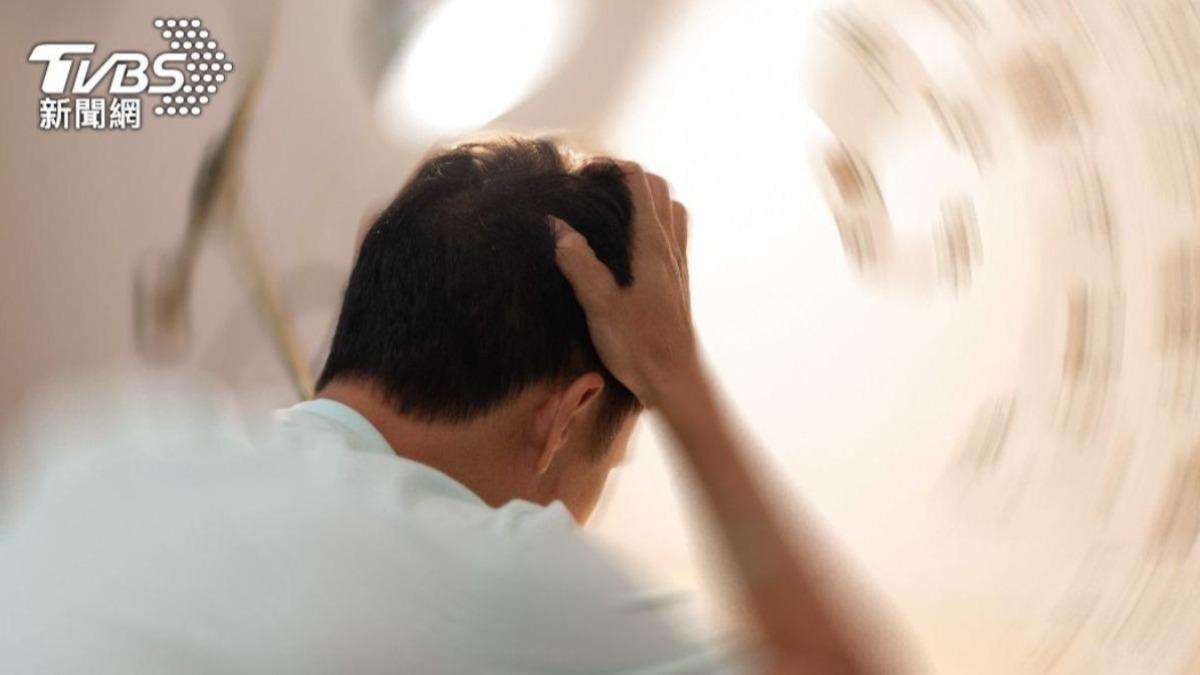 頭暈恐是腦出血警訊。（示意圖，非當事人／shutterstock達志影像）