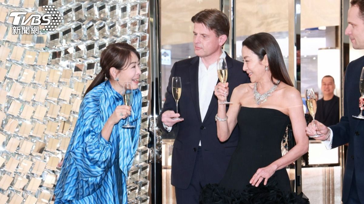 楊紫瓊11號現身台北101，董事長賈永婕親自接待。（圖／趙世平攝）