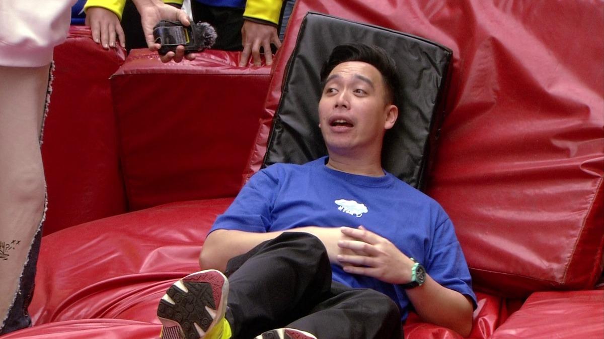 無尊求饒不玩了。（圖／民視提供）