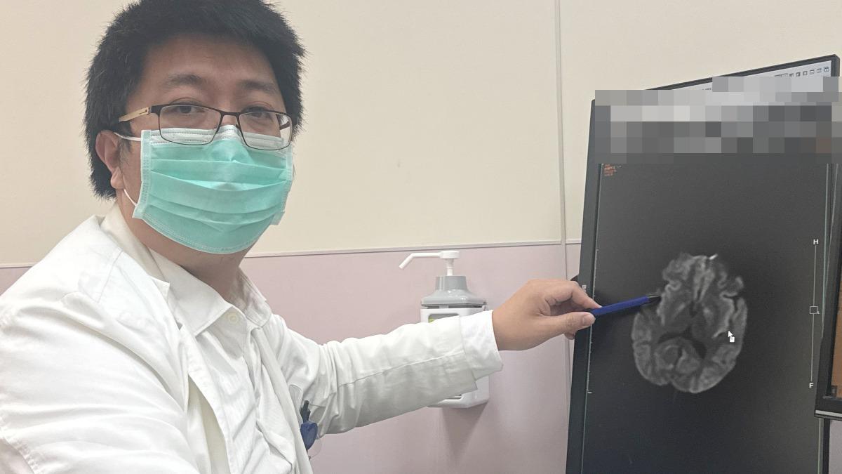 該男子因低血糖、昏迷時間過久，早已傷及腦部，出現智力減退、皮質腫脹。（圖／大甲李綜合醫院提供）