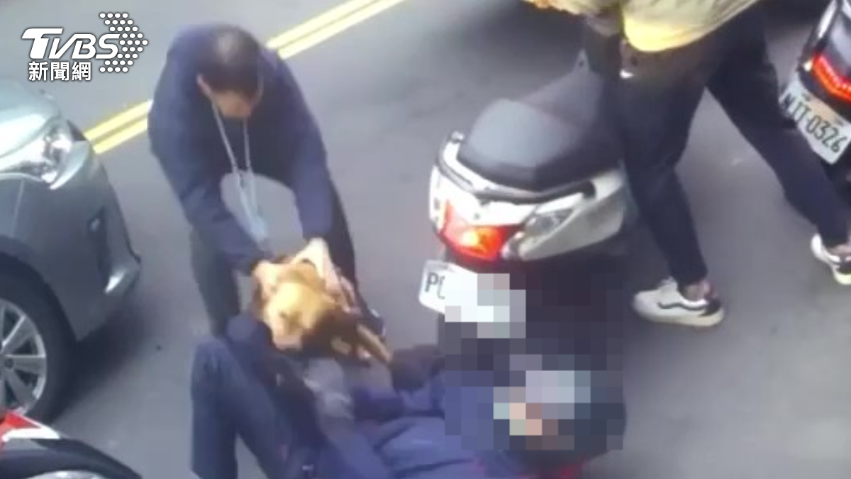 Pit bull leaps from car, injures motorcyclist in Taipei (TVBS News) Pit bull leaps from car, injures motorcyclist in Taipei