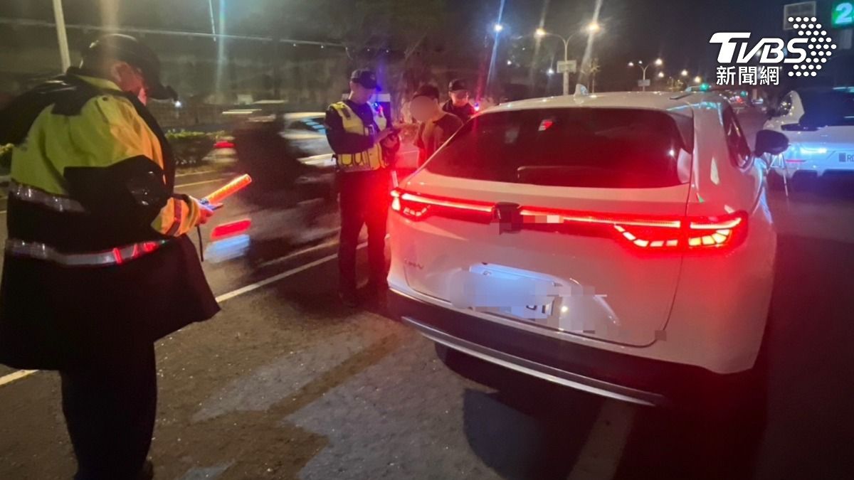 台南市警五分局進行連續五日酒駕大執法。（圖／TVBS）