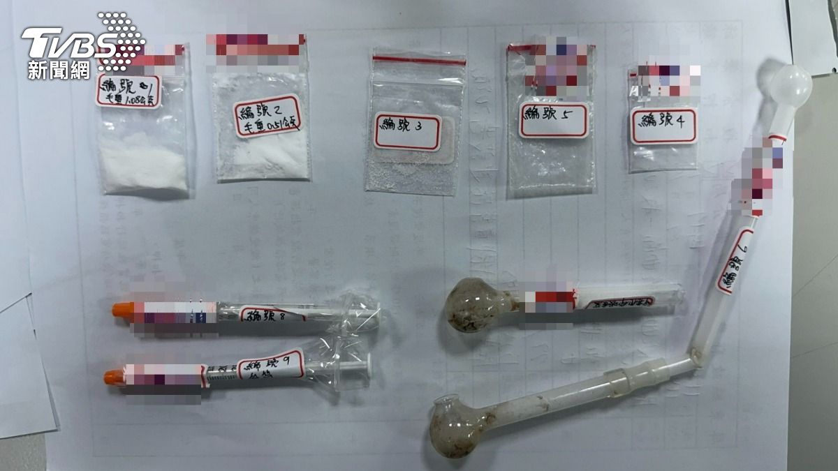 警方查獲毒品及吸食器。（圖／TVBS）