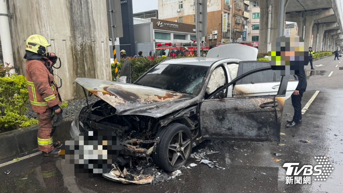 車頭已被燒成焦黑。（圖／TVBS）