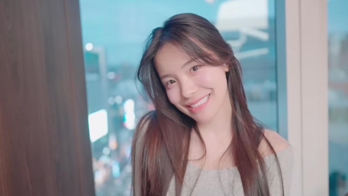 李多慧的虎牙不見了。（圖／翻攝李多慧YouTube）