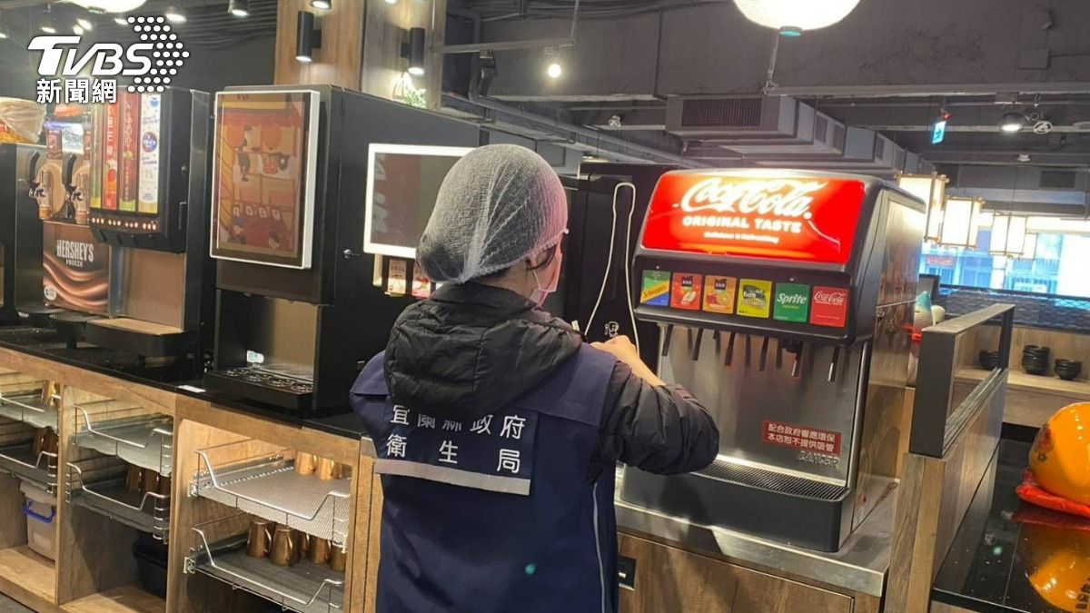 民眾用餐完回家開始上吐下瀉，衛生局獲報前往稽查。（圖／TVBS）