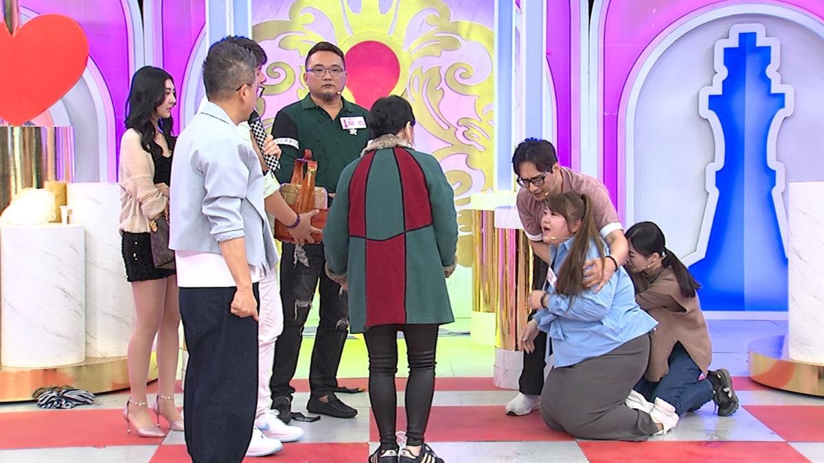 錄影現場上演婚內出軌實錄，正宮爆打小三，場面失控。（圖／東森超視提供）