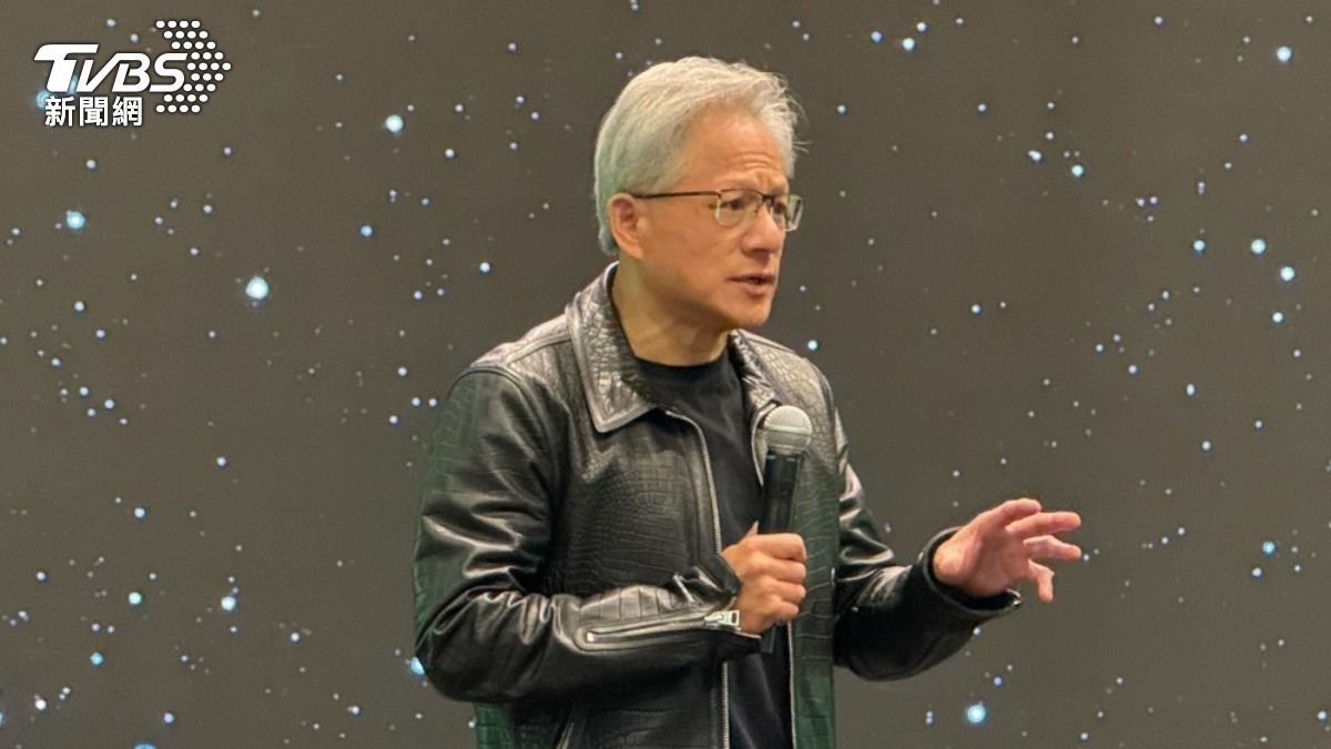 黃仁勳回應媒體詢問輝達（Nvidia）是否與台積電組成財團，以收購英特爾。（圖／倪嘉徽攝）