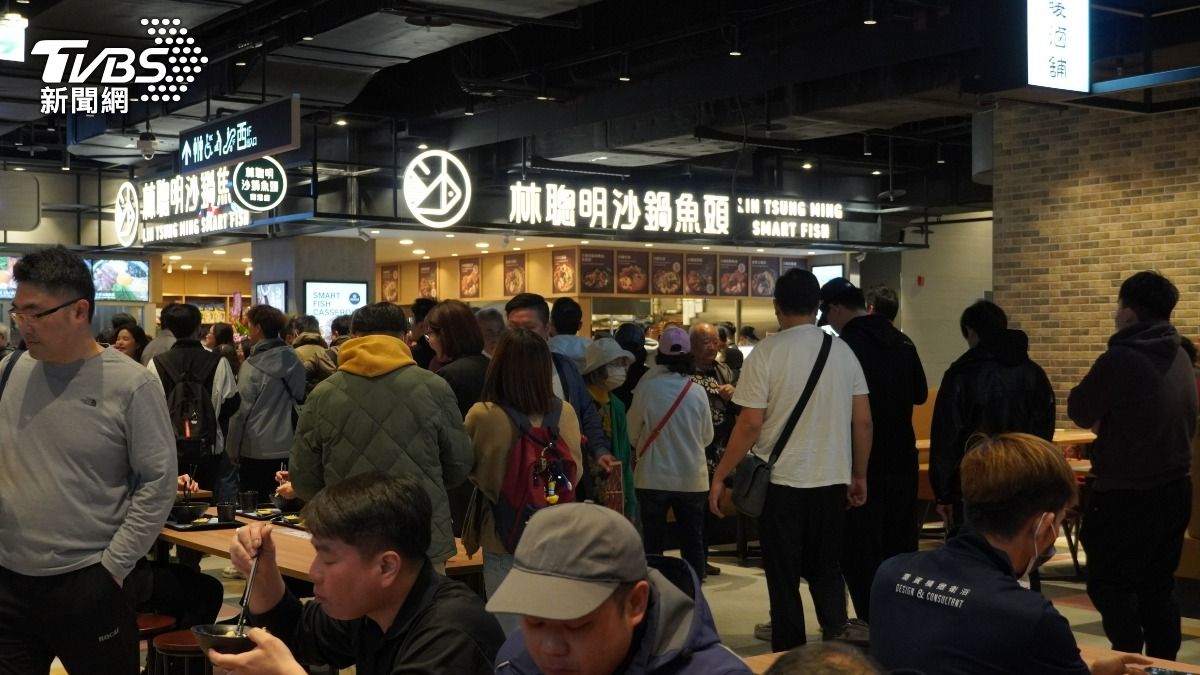 美食街有眾多人潮。（圖／鄭名崴攝）