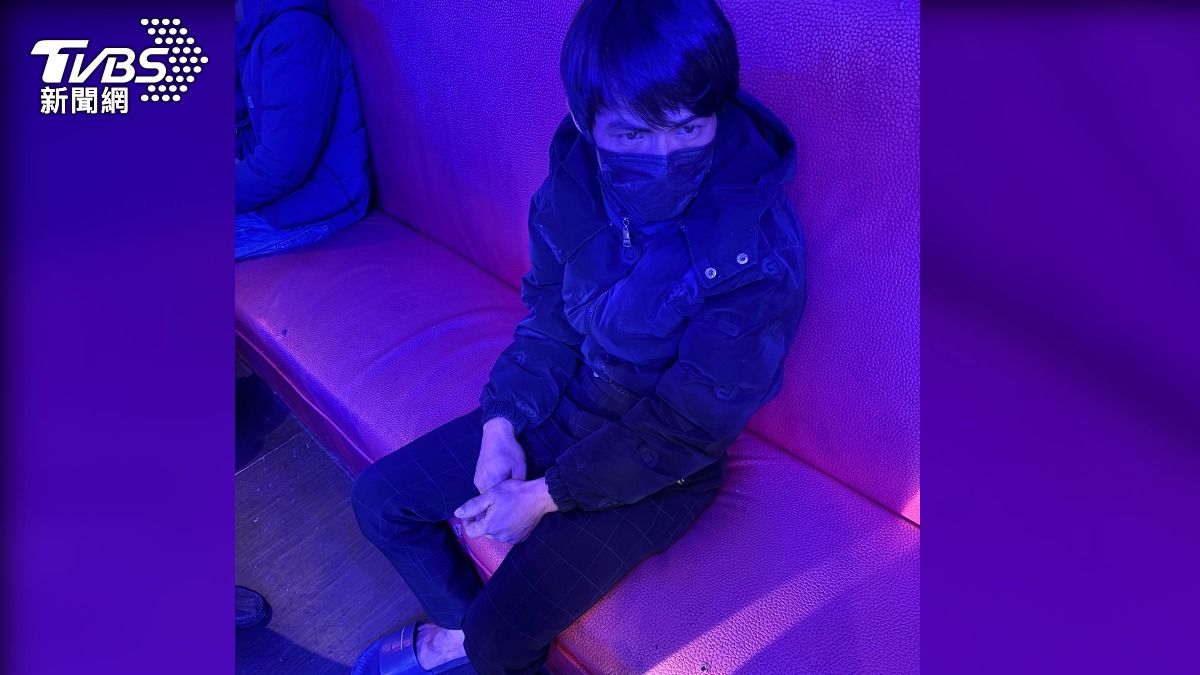 黎男始終一語不發毫無反應。（圖／TVBS）