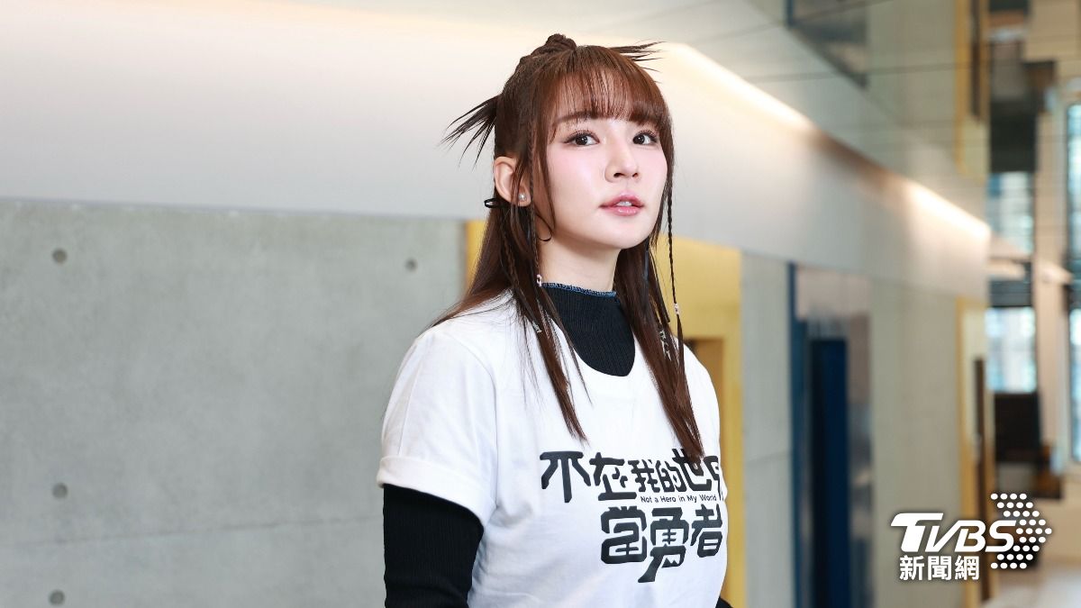 林莎最晚明年發行最後一本寫真書。（圖／黃城碩攝）