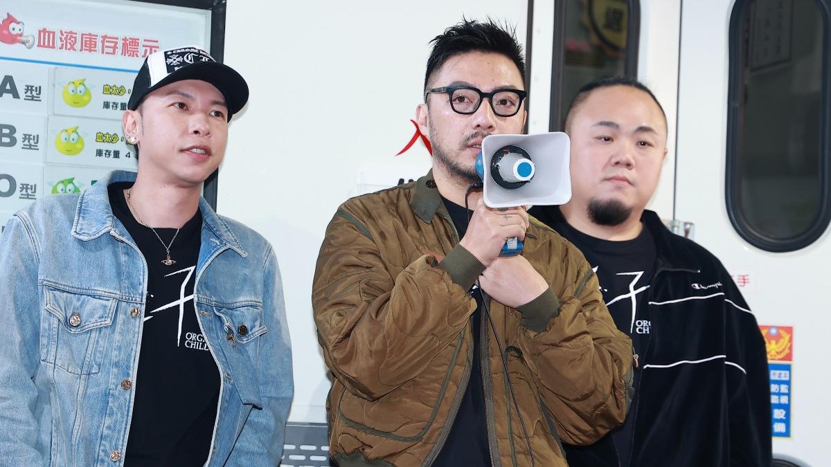 大淵（右起）、簡學彬、小春出席捐血活動。（圖／黃城碩攝影）