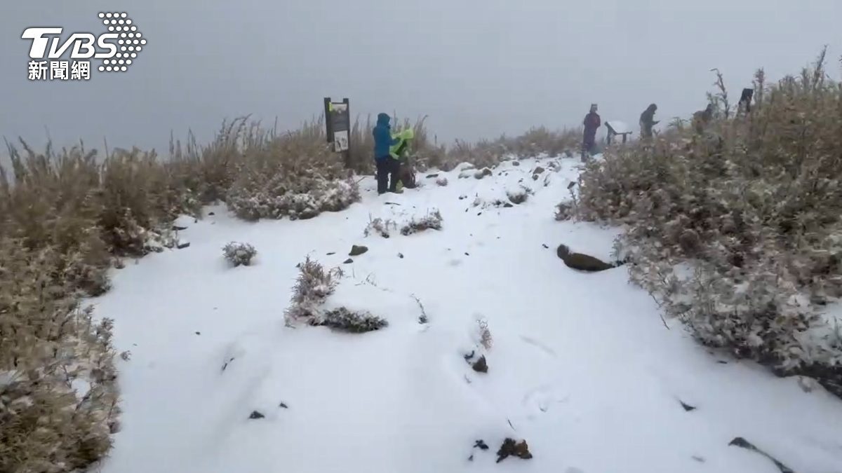 山上有積雪。（圖／山友徐慧娟提供）