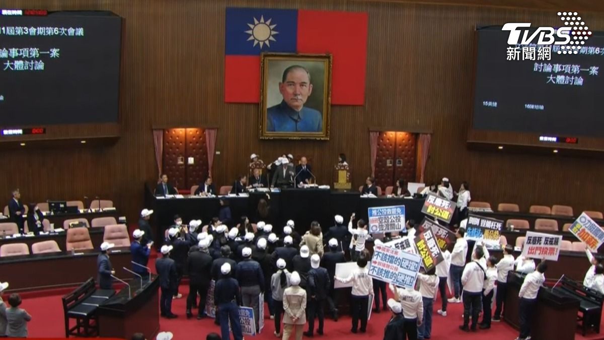 藍綠立委立院互嗆。（圖／立院議事轉播頻道）