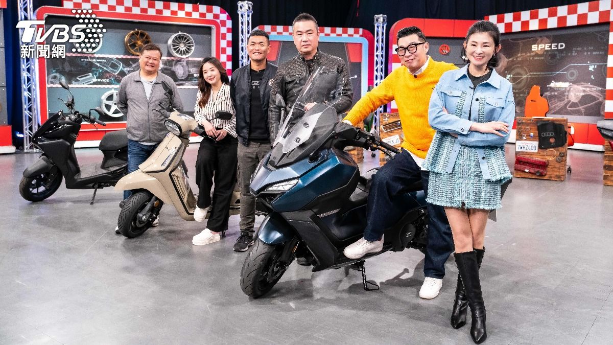 馬力歐（右二）坦言以機車代步最大原因就是「省錢」。（圖／TVBS）