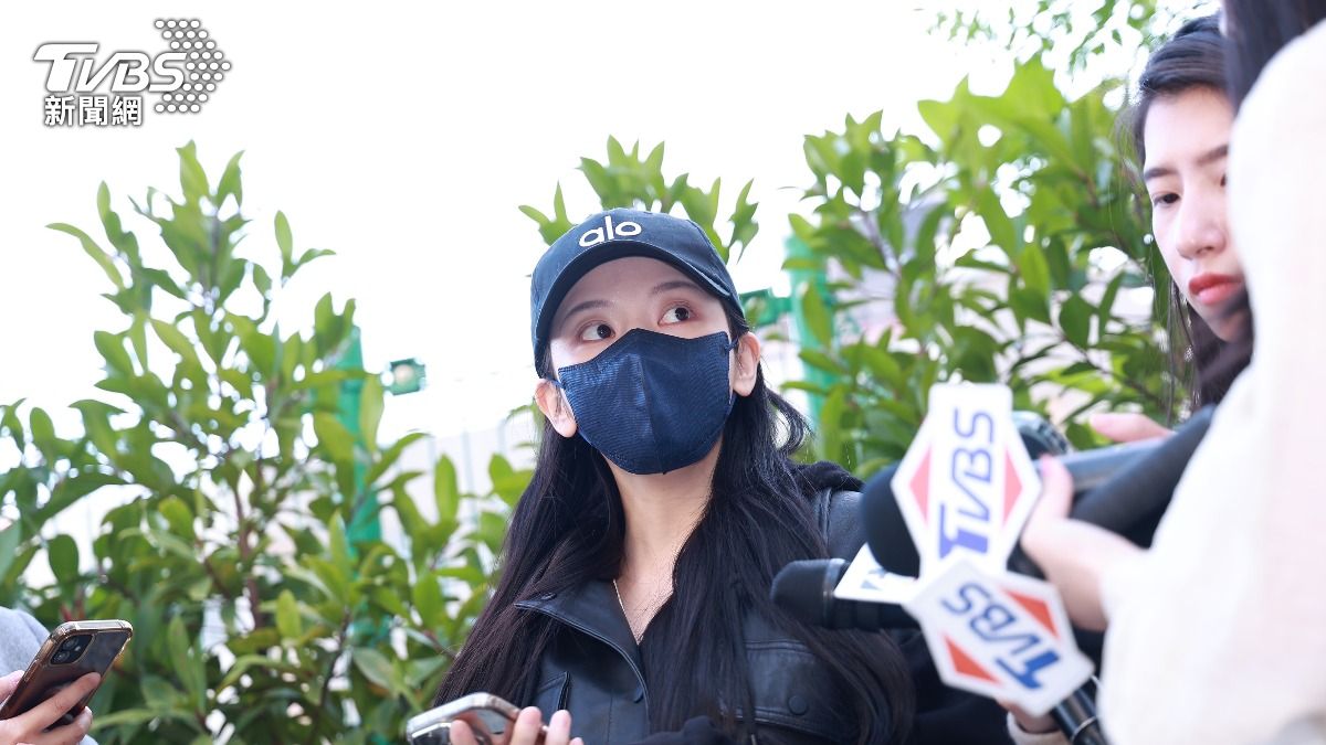 蔡瑞雪擔心被跟蹤，不敢一人回家。（圖／黃城碩攝）
