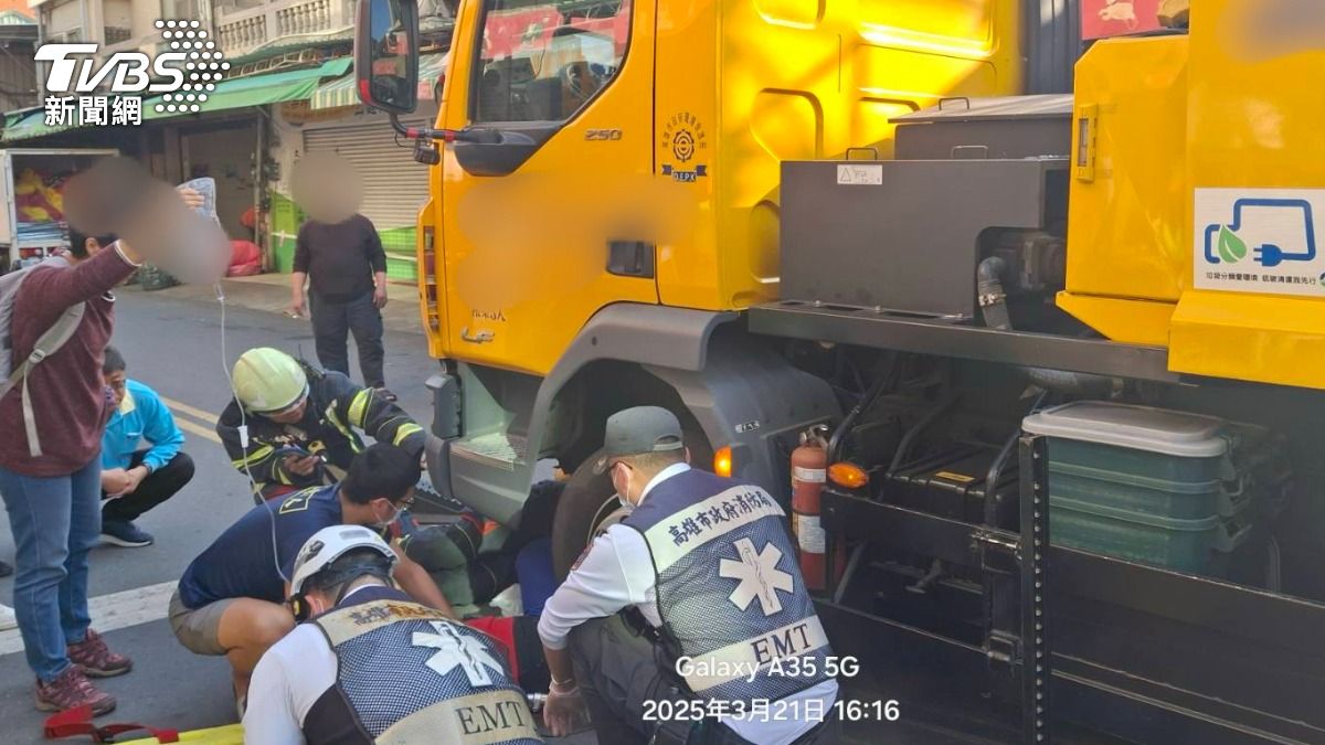 警消獲報前往趕緊將受困詹婦救出。（圖／TVBS）