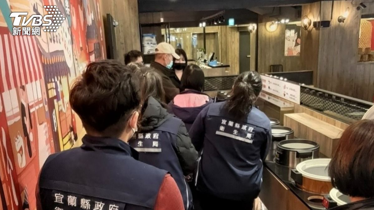 宜蘭連鎖火鍋傳食物中毒，疾管署介入調查。（圖／TVBS）