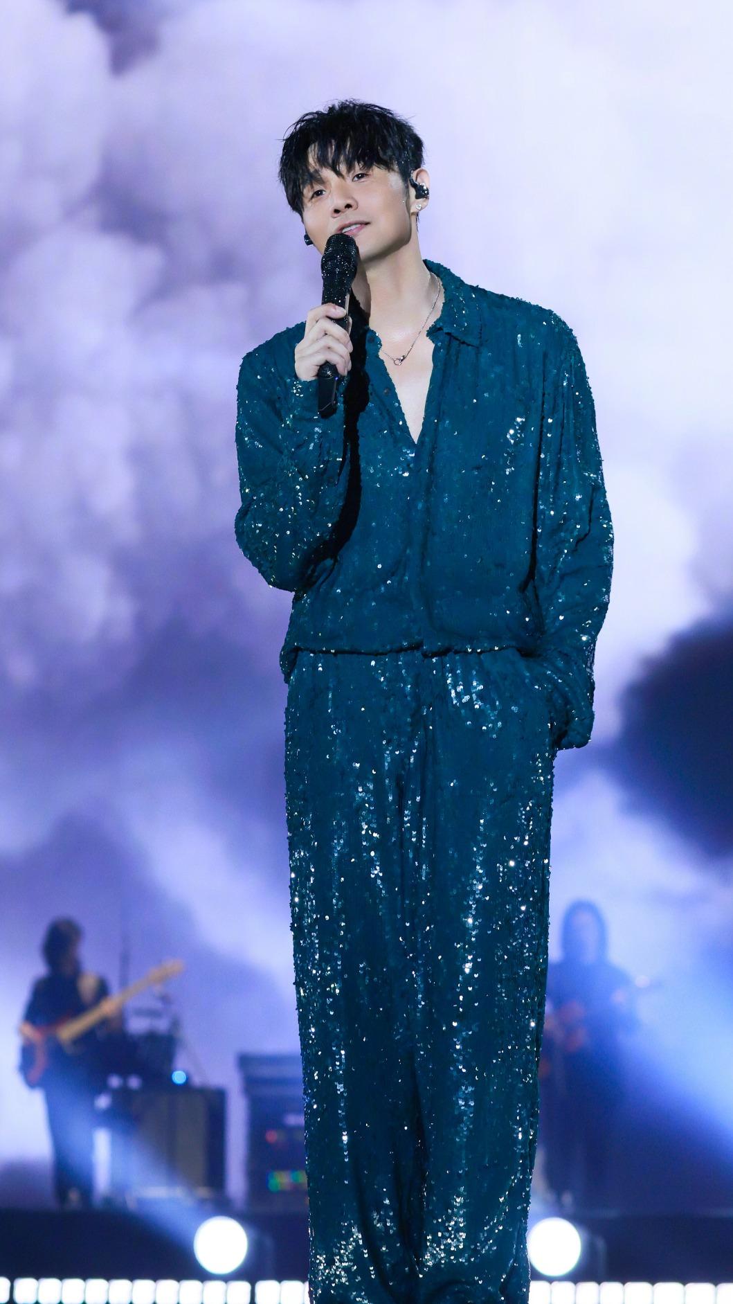 李榮浩仔細把關新專輯品質，豈料合作單位出包，讓他很無奈。（圖／翻攝自李榮浩臉書）