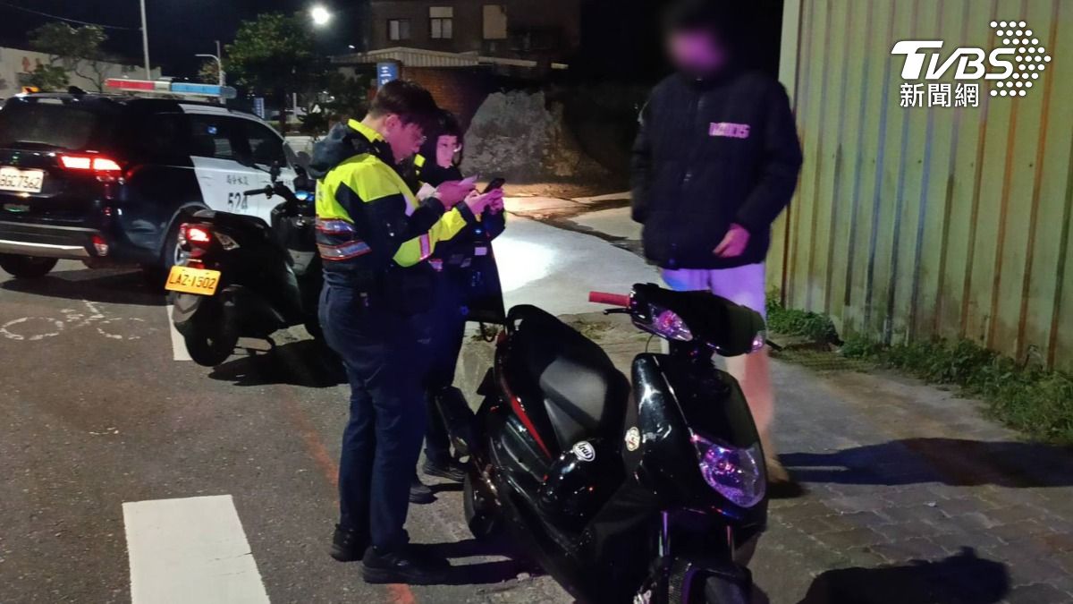 警方出動27名警力加強攔查。（圖／TVBS）