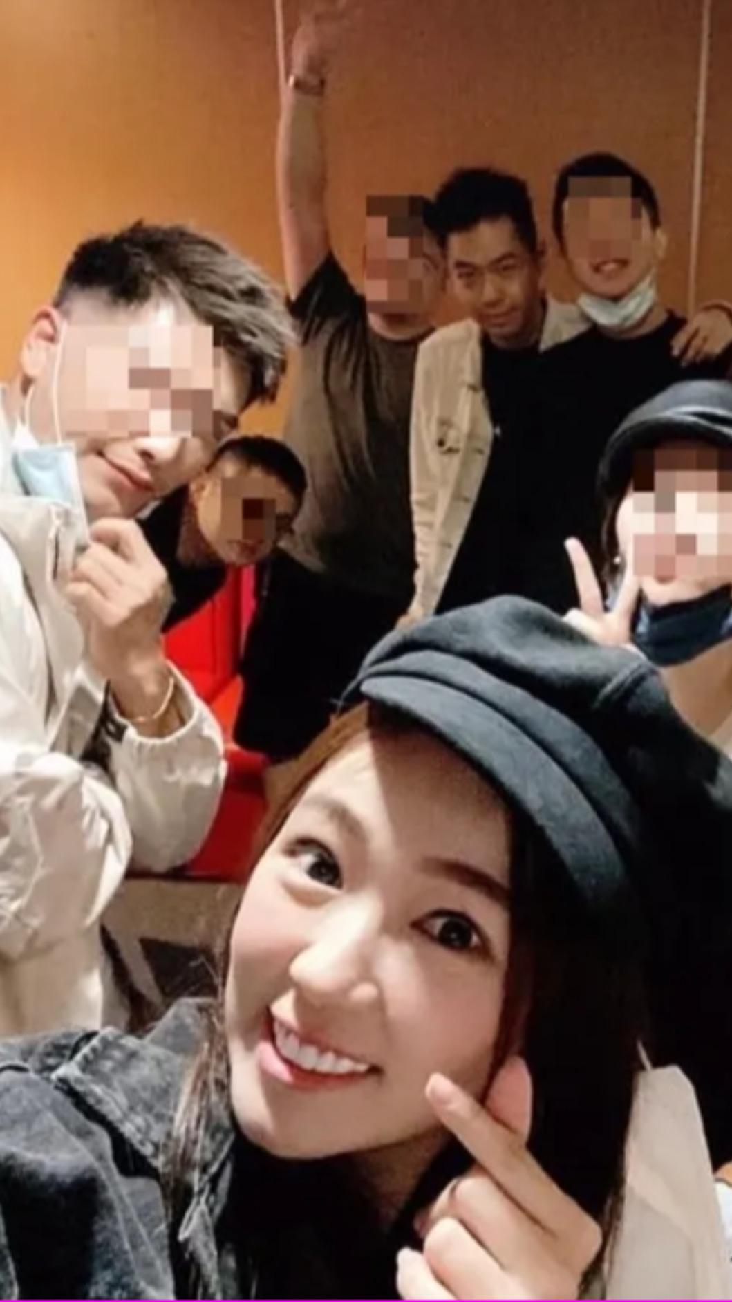 丫頭（前）和游翔閔常一起聚會。（圖／快電商提供）