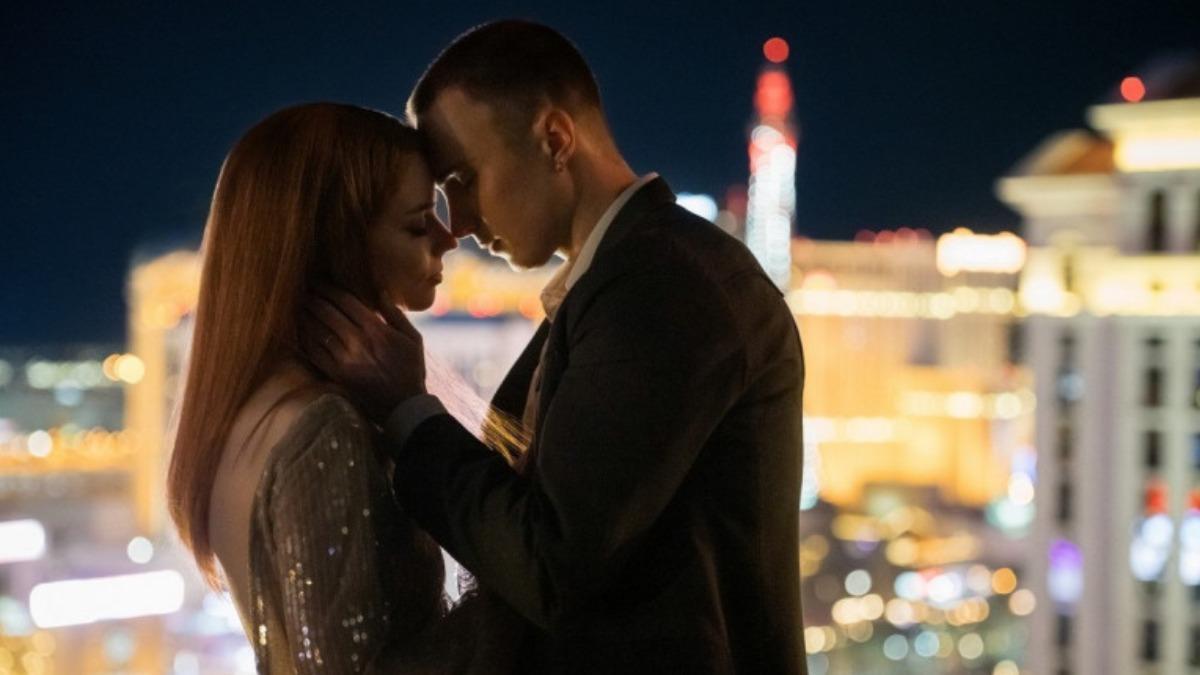 安雅泰勒喬伊（左）和德魯史塔基合作犯罪驚悚影集《Lucky》。（圖／Apple TV+ 提供）