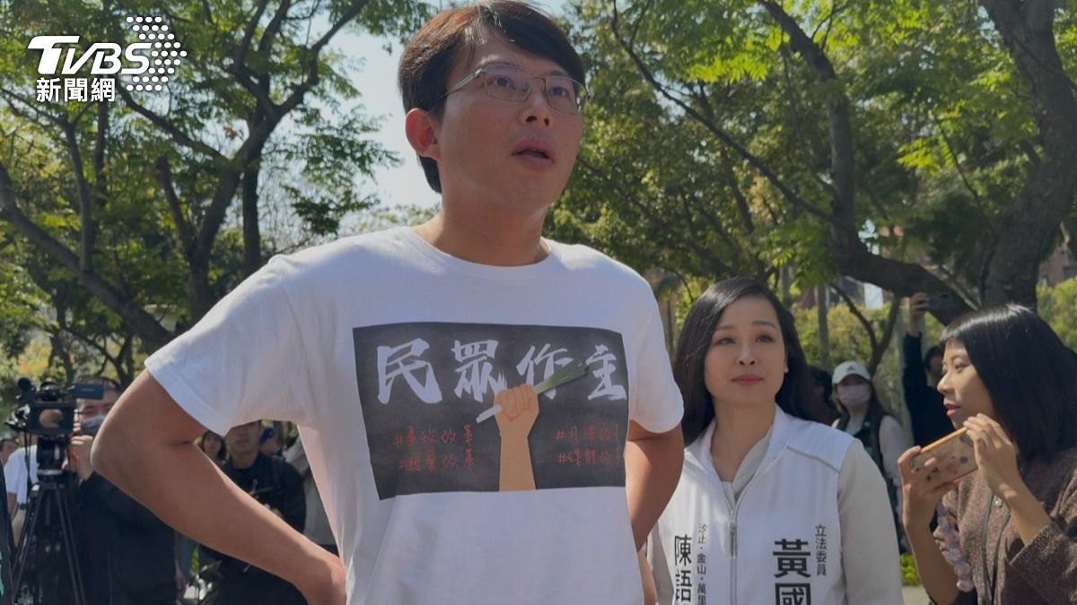 眼見史書華到場，黃國昌不滿表示「民進黨側翼素質真的低落到一個讓人非常遺憾的狀態」。（圖／劉庭宇攝）