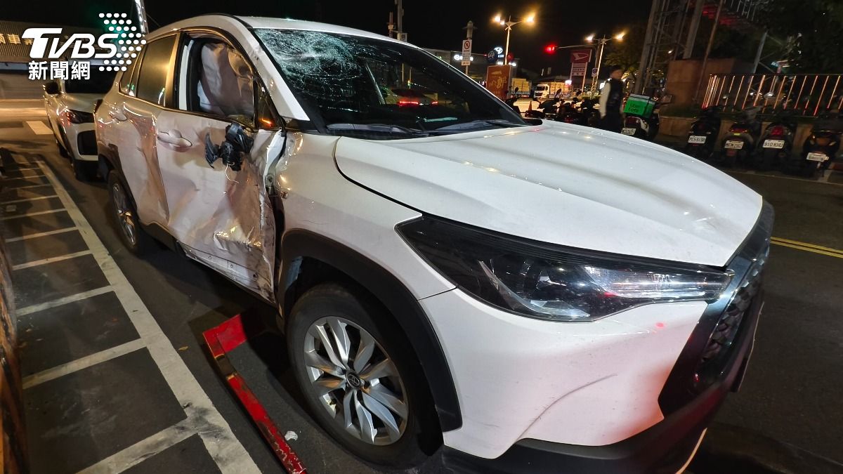 黃男（55歲）駕駛租賃休旅車於道路最外側直接大迴轉，導致直行的機車騎士陳男（24歲）猛力撞擊後傷重不治。（圖／陳冠宇攝）