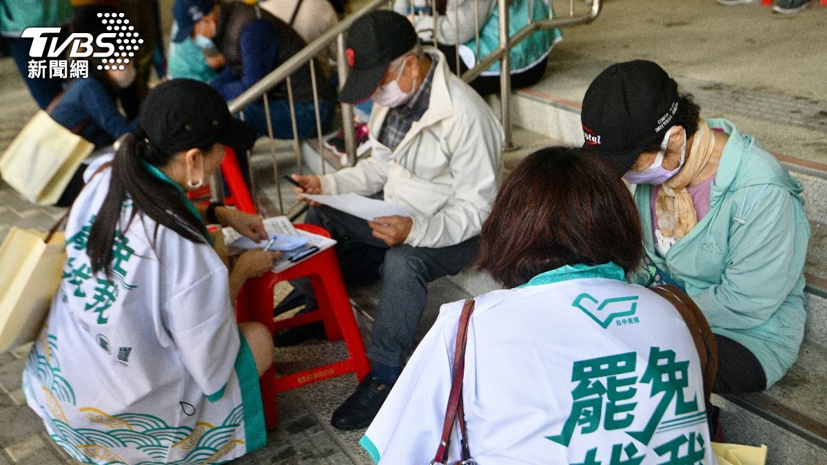 大罷免進入第二階段連署。（圖／胡瑞麒攝）