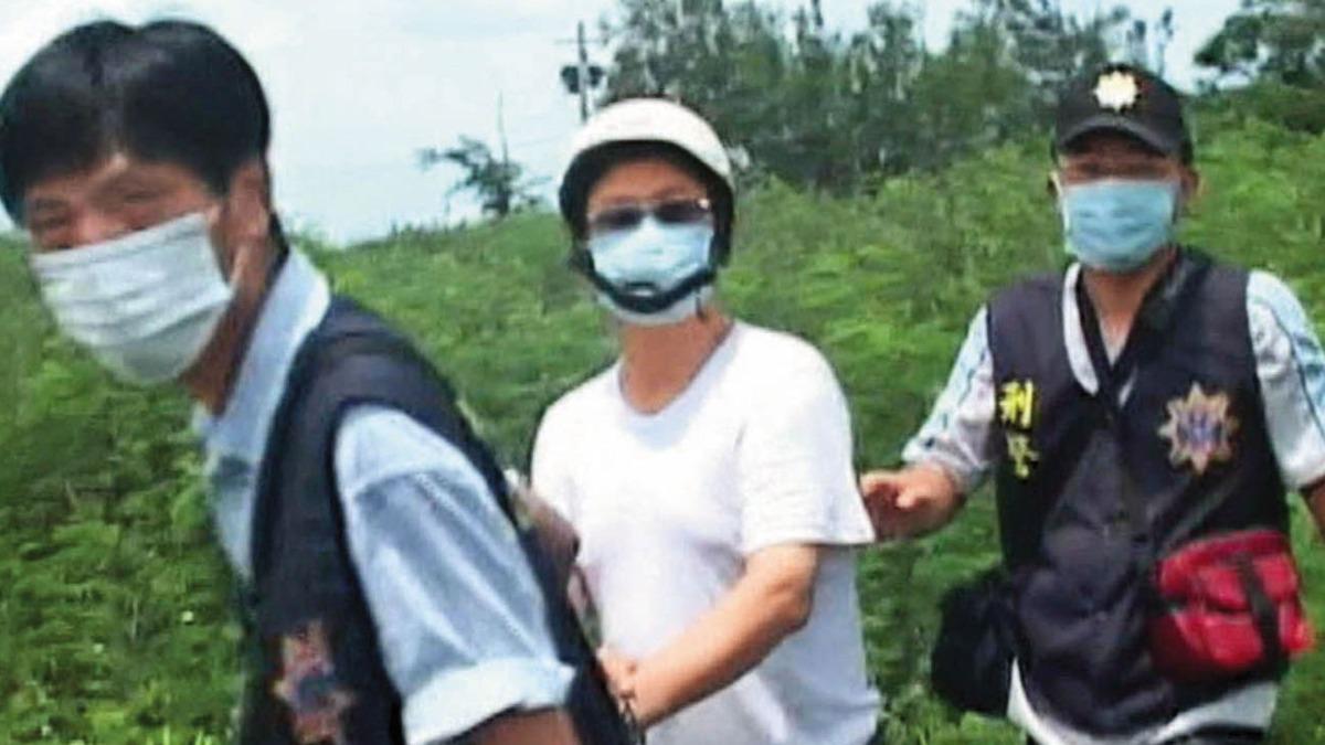 高姓工程師（中）一看到警方上門，就坦承殺害阮女，還說終於得到解脫。（圖／東森新聞提供）
