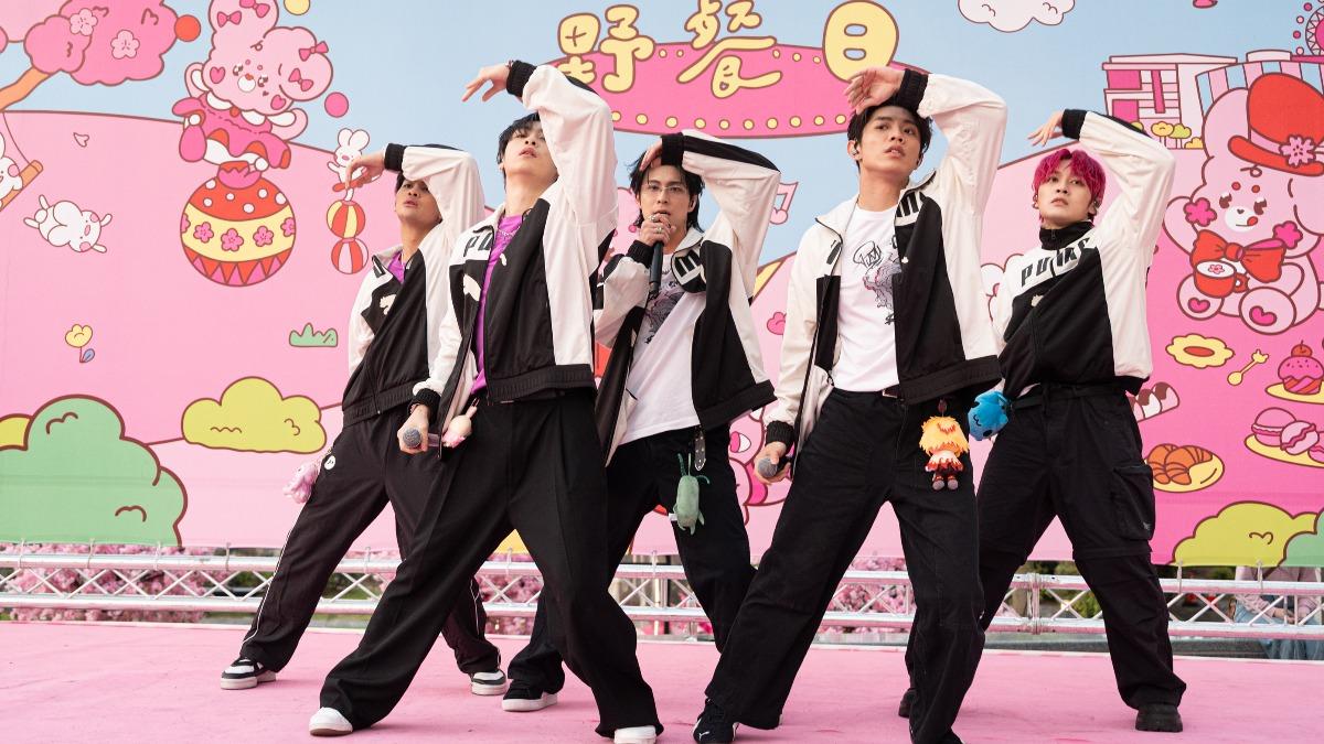 FEniX一出場就引起粉絲尖叫。（圖／夢時代 & 獎金獵人提供）