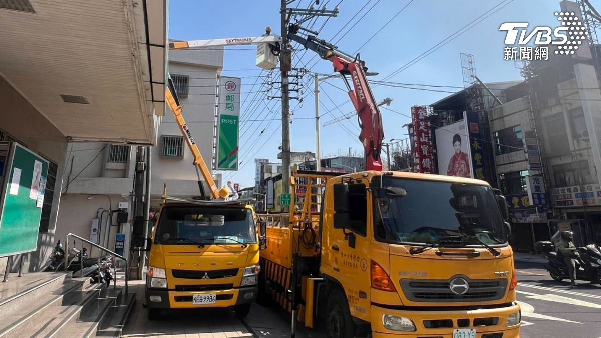 台電緊急派員前往搶修。（圖／TVBS）